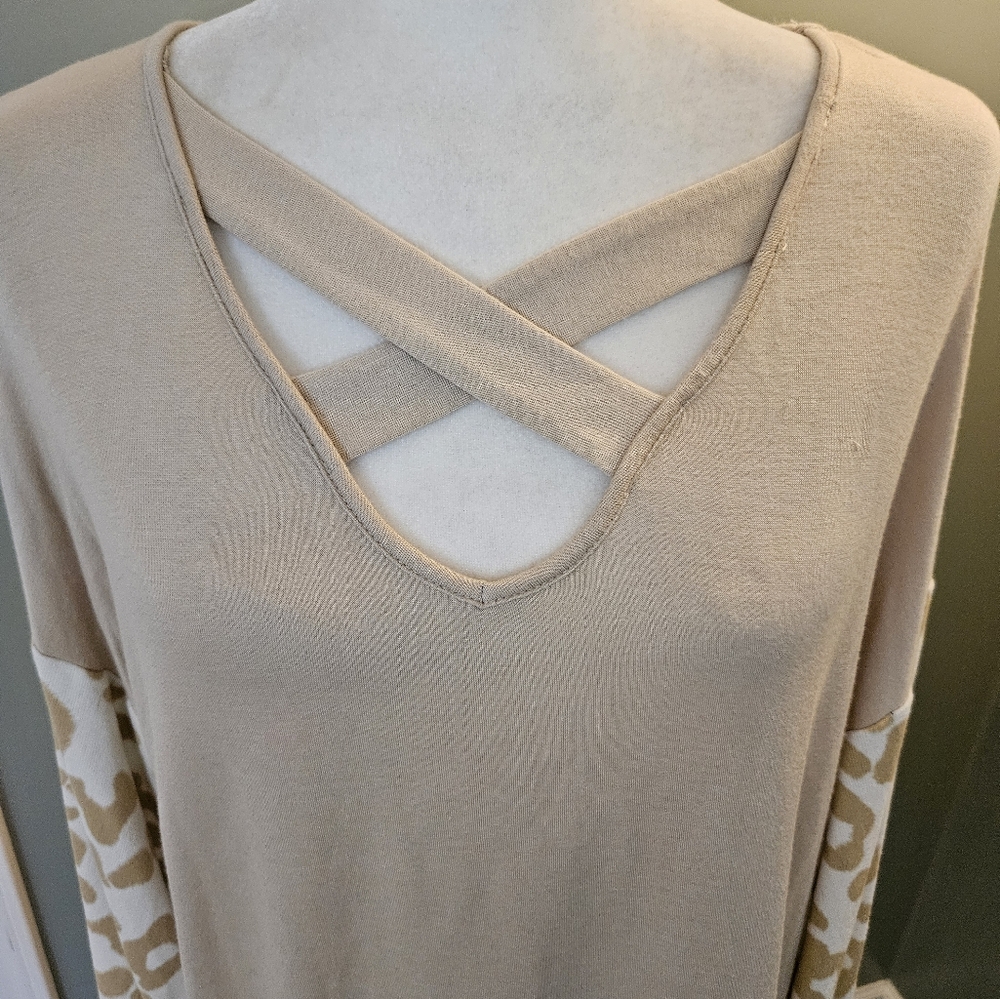 BiBi Beige Criss-Cross Neck Women's Sweater Animal Print Sleeves Medium M - Picture 10 of 11